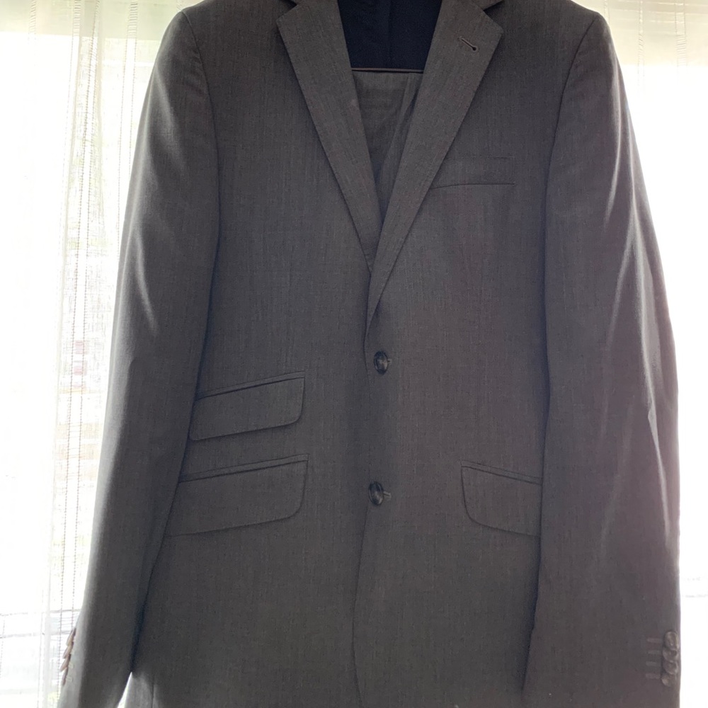 Kenneth Cole Classic Grey suit- great fit and qual